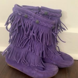 Minnetonka boots size 3